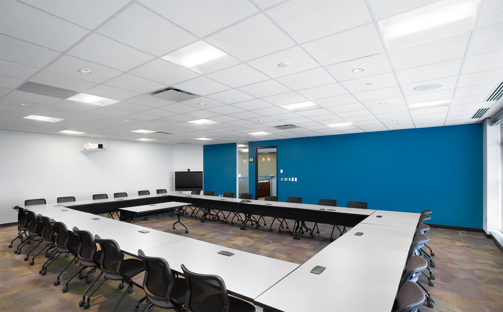 In November, we featured manufacturers with Quick Ship programs! Whether you’re tackling office lighting layouts, retail enhancements, or residential upgrades, Quick Ship has you covered. Let’s dive in to learn how you can simplify your next lighting project!